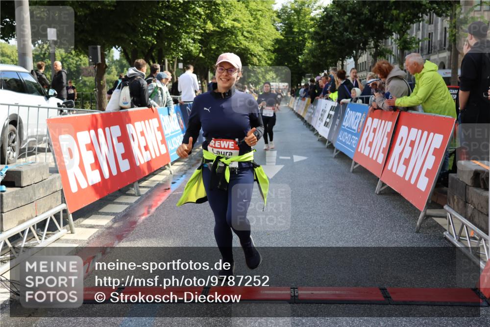 14.06.2026 - REWE Women's Run Strokosch-Dieckow http://msf.ph/oto/9787252 14.06.2026 10:14:27 Ziel 10175, 10336, 10696, 11295, 11425, 11497 meine-sportfotos.de