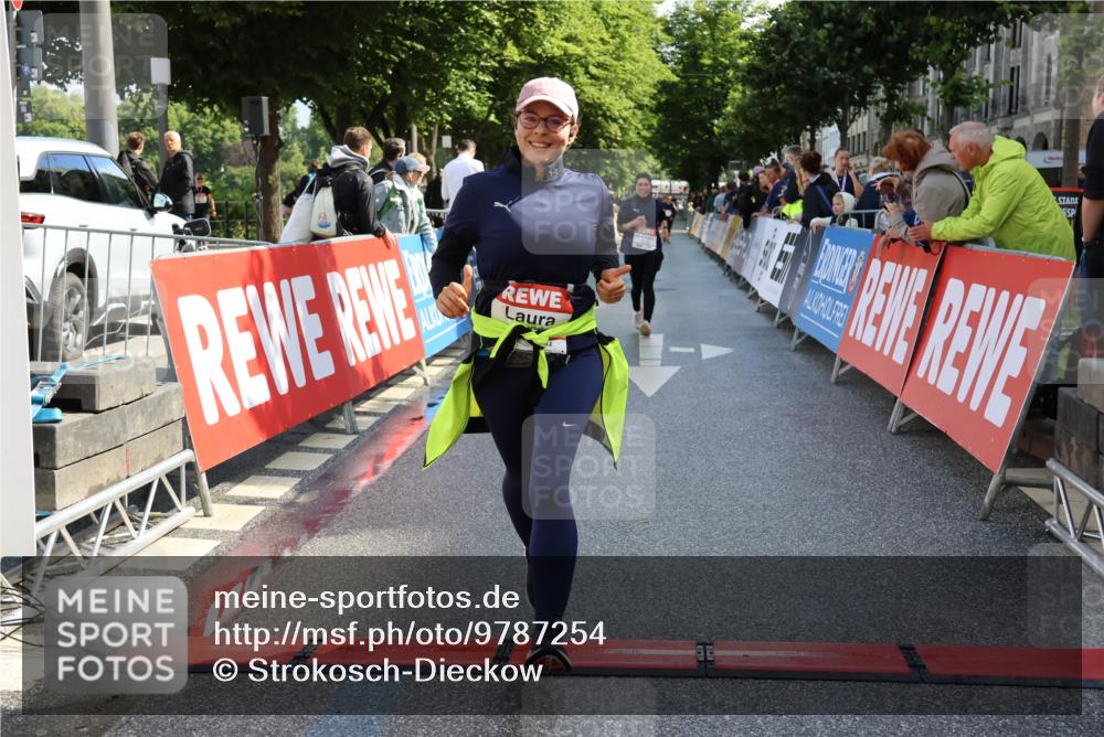 14.06.2026 - REWE Women's Run Strokosch-Dieckow http://msf.ph/oto/9787254 14.06.2026 10:14:27 Ziel 10175, 10336, 10696, 11295, 11425, 11497 meine-sportfotos.de