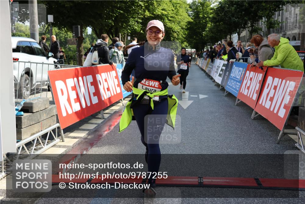 14.06.2026 - REWE Women's Run Strokosch-Dieckow http://msf.ph/oto/9787255 14.06.2026 10:14:27 Ziel 10175, 10336, 10696, 11295, 11425, 11497 meine-sportfotos.de
