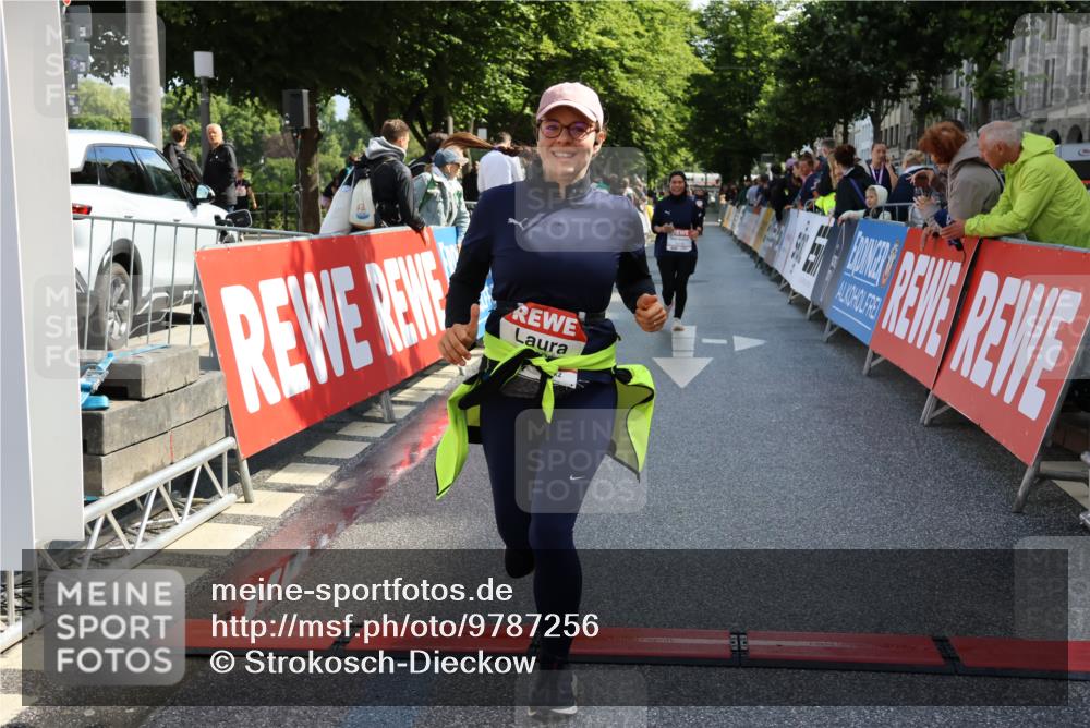 14.06.2026 - REWE Women's Run Strokosch-Dieckow http://msf.ph/oto/9787256 14.06.2026 10:14:27 Ziel 10175, 10336, 10696, 11295, 11425, 11497 meine-sportfotos.de