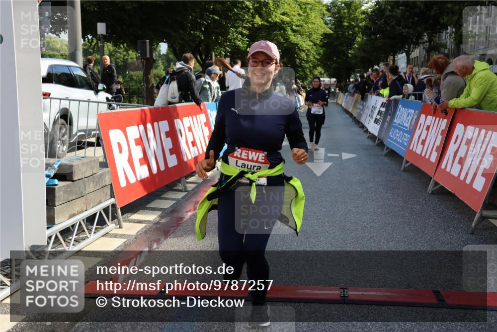 14.06.2026 - REWE Women's Run Strokosch-Dieckow http://msf.ph/oto/9787257 14.06.2026 10:14:27 Ziel 10175, 10336, 10696, 11295, 11425, 11497 meine-sportfotos.de