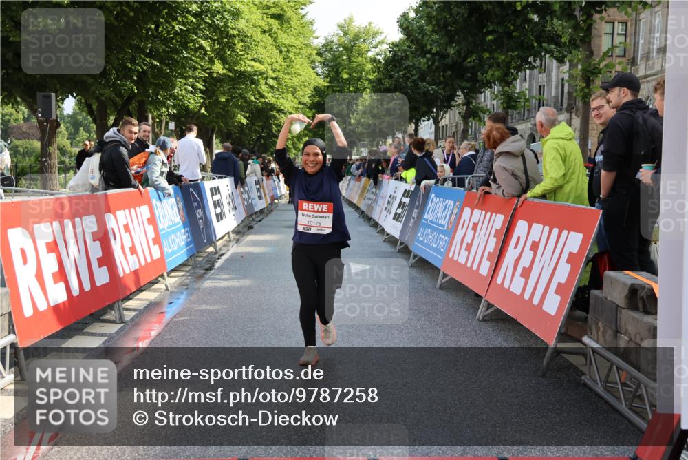 14.06.2026 - REWE Women's Run Strokosch-Dieckow http://msf.ph/oto/9787258 14.06.2026 10:14:30 Ziel 10175, 10696, 11295, 11425, 11497 meine-sportfotos.de