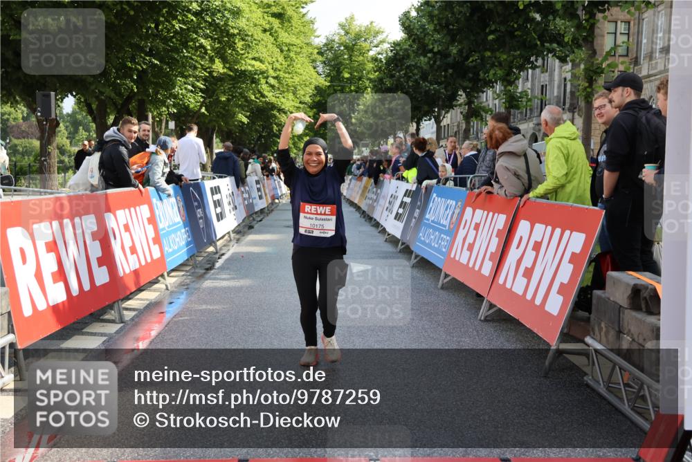 14.06.2026 - REWE Women's Run Strokosch-Dieckow http://msf.ph/oto/9787259 14.06.2026 10:14:30 Ziel 10175, 10696, 11295, 11425, 11497 meine-sportfotos.de