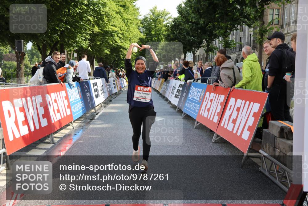14.06.2026 - REWE Women's Run Strokosch-Dieckow http://msf.ph/oto/9787261 14.06.2026 10:14:30 Ziel 10175, 10696, 11295, 11425, 11497 meine-sportfotos.de