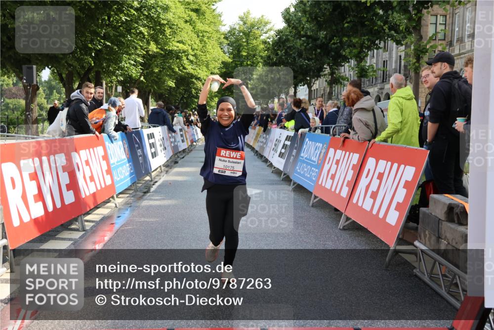 14.06.2026 - REWE Women's Run Strokosch-Dieckow http://msf.ph/oto/9787263 14.06.2026 10:14:30 Ziel 10175, 10696, 11295, 11425, 11497 meine-sportfotos.de