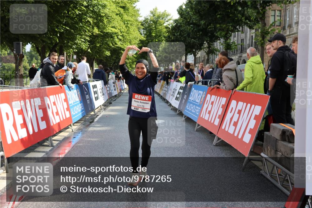 14.06.2026 - REWE Women's Run Strokosch-Dieckow http://msf.ph/oto/9787265 14.06.2026 10:14:31 Ziel 10175, 10696, 11295 meine-sportfotos.de