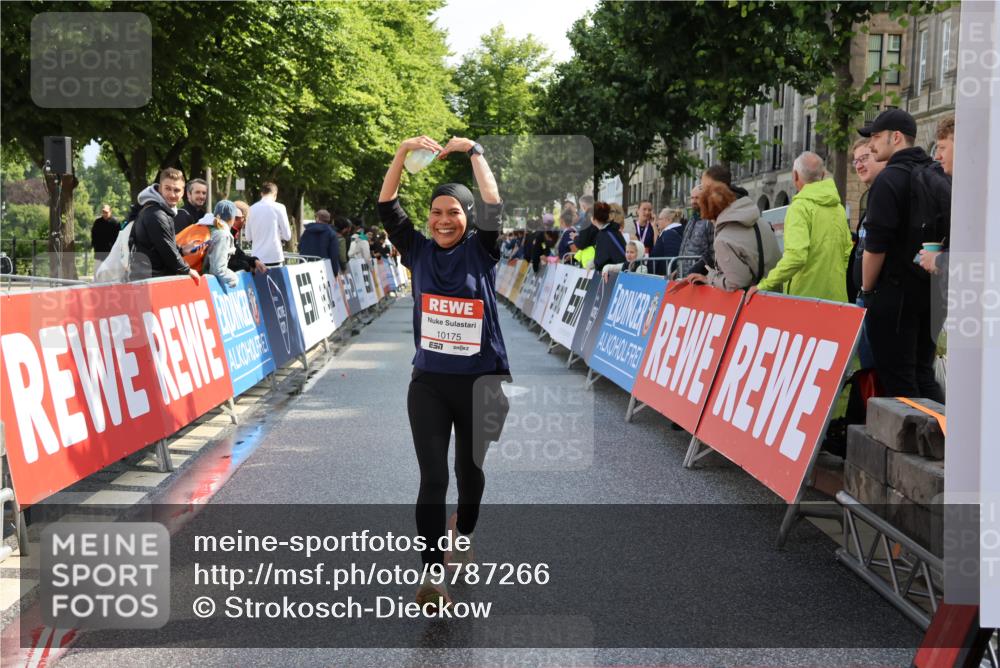 14.06.2026 - REWE Women's Run Strokosch-Dieckow http://msf.ph/oto/9787266 14.06.2026 10:14:31 Ziel 10175, 10696, 11295 meine-sportfotos.de