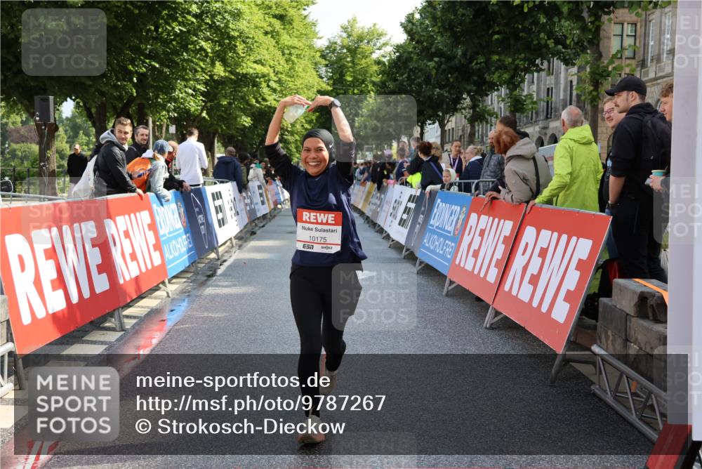 14.06.2026 - REWE Women's Run Strokosch-Dieckow http://msf.ph/oto/9787267 14.06.2026 10:14:31 Ziel 10175, 10696, 11295 meine-sportfotos.de