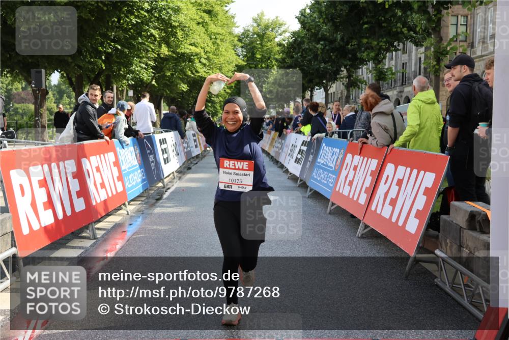 14.06.2026 - REWE Women's Run Strokosch-Dieckow http://msf.ph/oto/9787268 14.06.2026 10:14:31 Ziel 10175, 10696, 11295 meine-sportfotos.de
