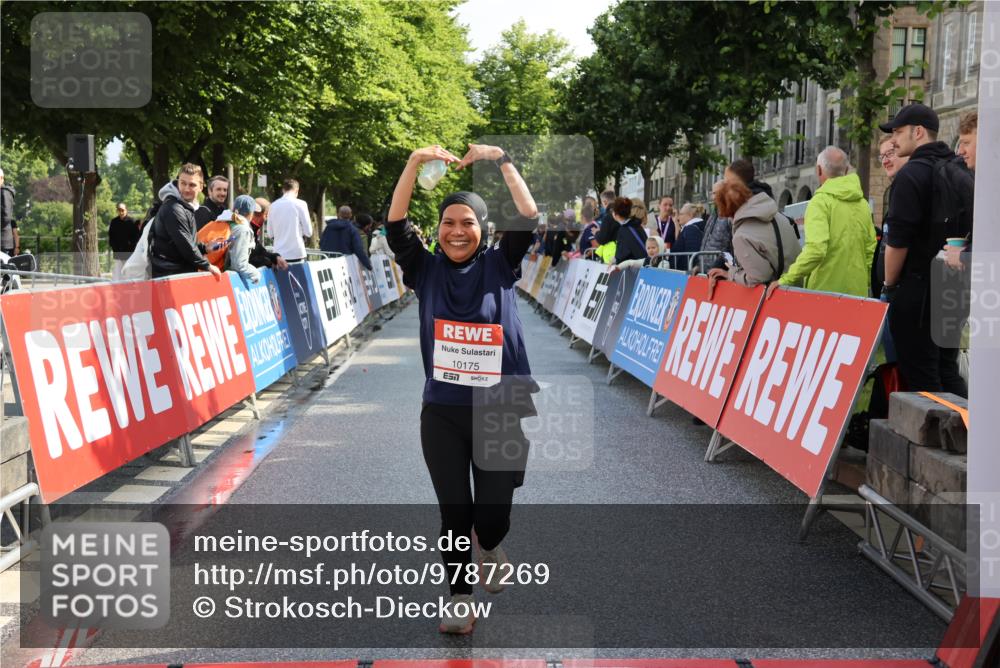 14.06.2026 - REWE Women's Run Strokosch-Dieckow http://msf.ph/oto/9787269 14.06.2026 10:14:31 Ziel 10175, 10696, 11295 meine-sportfotos.de