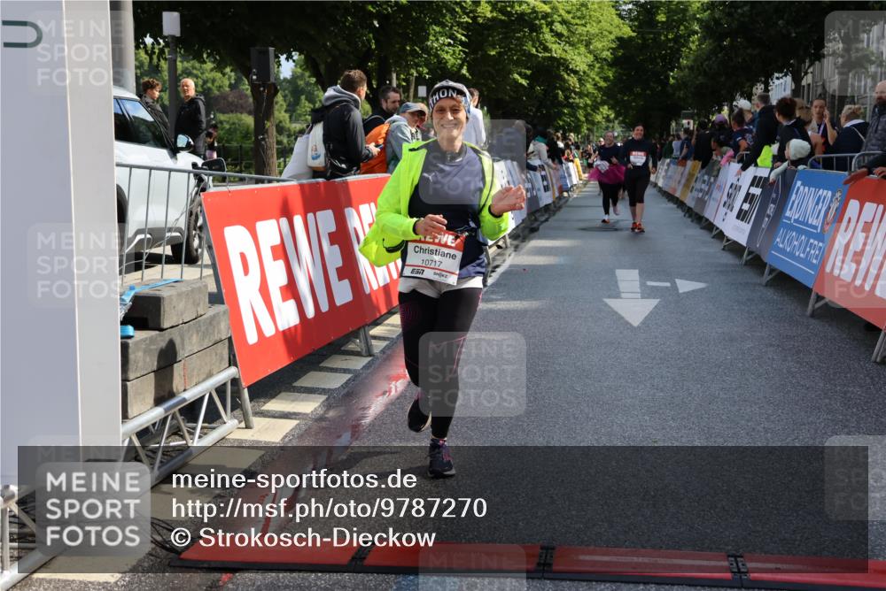 14.06.2026 - REWE Women's Run Strokosch-Dieckow http://msf.ph/oto/9787270 14.06.2026 10:14:41 Ziel 10717 meine-sportfotos.de