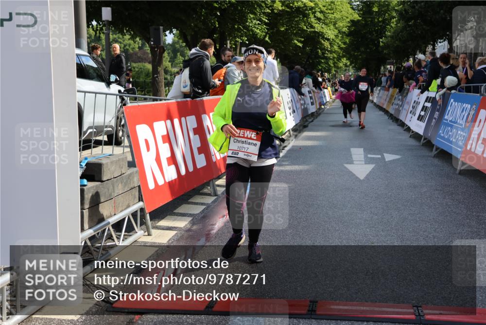 14.06.2026 - REWE Women's Run Strokosch-Dieckow http://msf.ph/oto/9787271 14.06.2026 10:14:41 Ziel 10717 meine-sportfotos.de