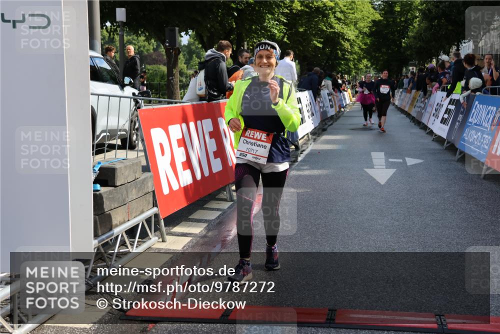 14.06.2026 - REWE Women's Run Strokosch-Dieckow http://msf.ph/oto/9787272 14.06.2026 10:14:41 Ziel 10717 meine-sportfotos.de