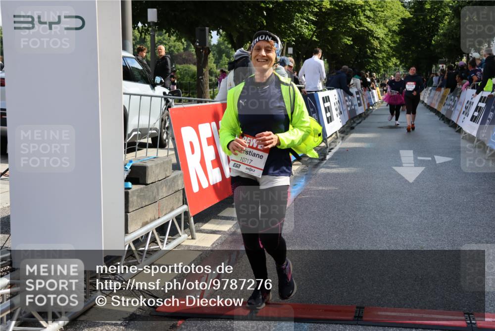 14.06.2026 - REWE Women's Run Strokosch-Dieckow http://msf.ph/oto/9787276 14.06.2026 10:14:41 Ziel 10717 meine-sportfotos.de