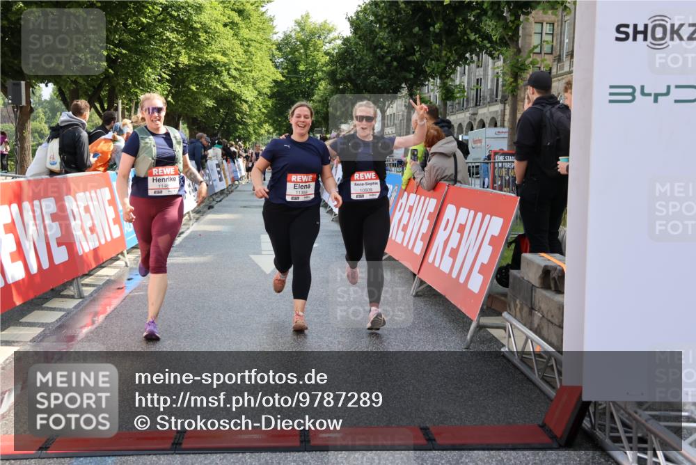 14.06.2026 - REWE Women's Run Strokosch-Dieckow http://msf.ph/oto/9787289 14.06.2026 10:14:52 Ziel 10509, 10716, 11125, 11359, 11461 meine-sportfotos.de