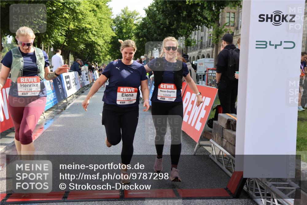 14.06.2026 - REWE Women's Run Strokosch-Dieckow http://msf.ph/oto/9787298 14.06.2026 10:14:53 Ziel 10509, 10716, 11125, 11359, 11461 meine-sportfotos.de