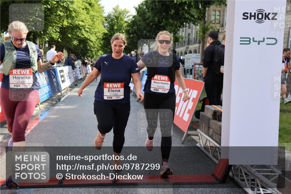 14.06.2026 - REWE Women's Run Strokosch-Dieckow http://msf.ph/oto/9787299 14.06.2026 10:14:53 Ziel 10509, 10716, 11125, 11359, 11461 meine-sportfotos.de