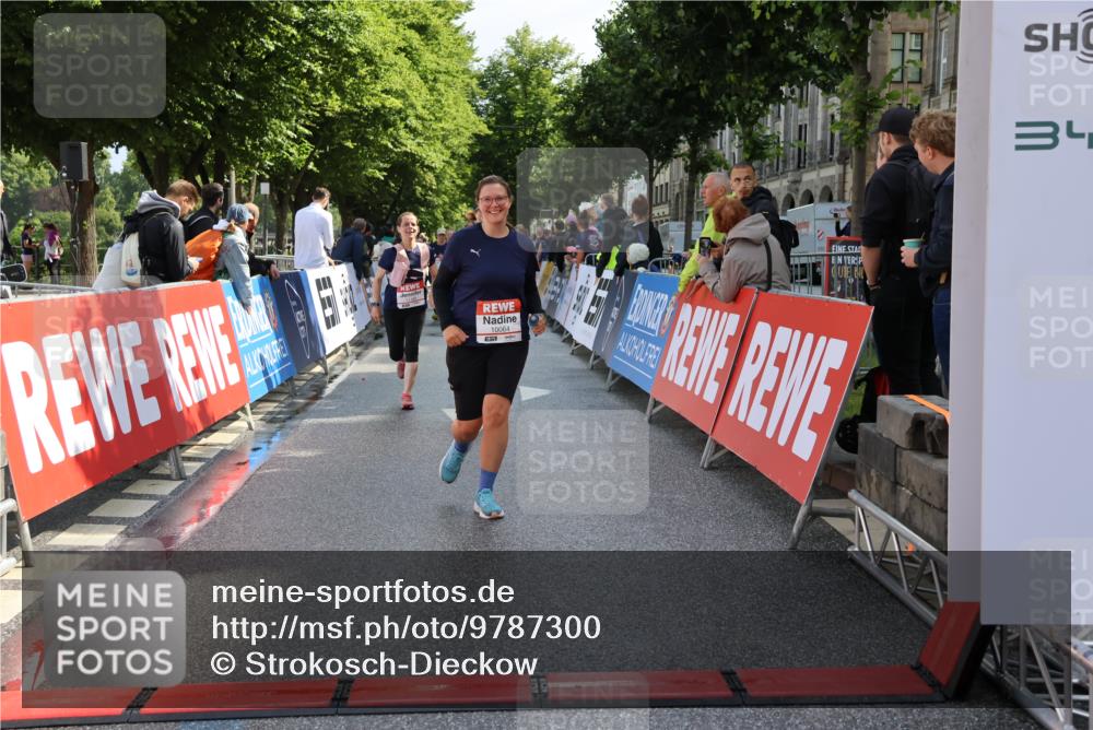14.06.2026 - REWE Women's Run Strokosch-Dieckow http://msf.ph/oto/9787300 14.06.2026 10:14:59 Ziel 10064, 10509, 10550, 11195, 11359, 11461 meine-sportfotos.de