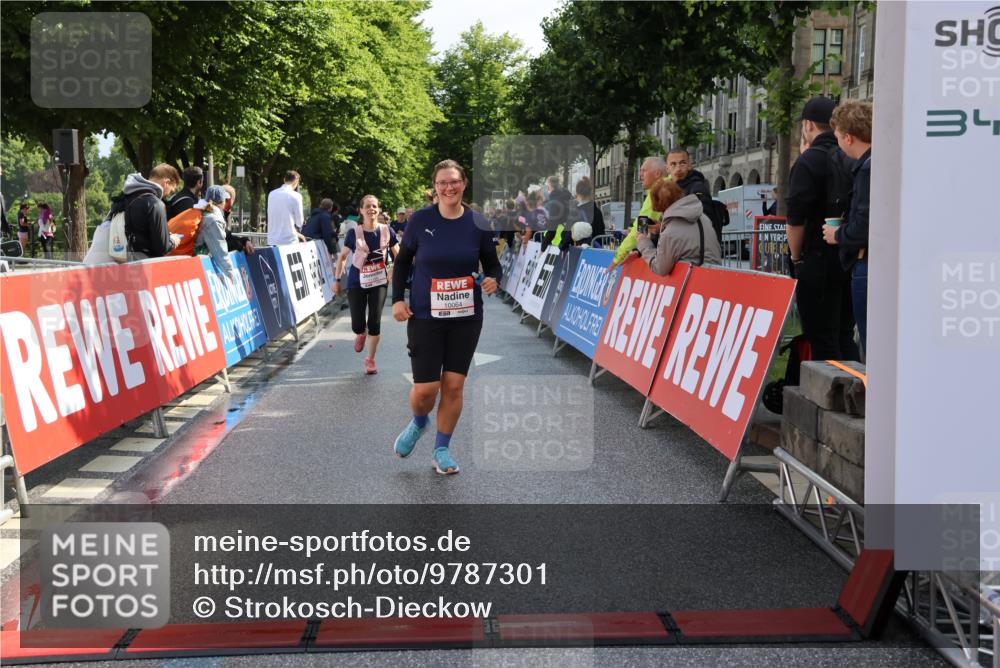 14.06.2026 - REWE Women's Run Strokosch-Dieckow http://msf.ph/oto/9787301 14.06.2026 10:14:59 Ziel 10064, 10509, 10550, 11195, 11359, 11461 meine-sportfotos.de