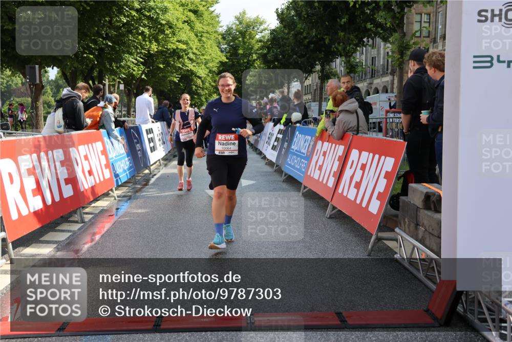 14.06.2026 - REWE Women's Run Strokosch-Dieckow http://msf.ph/oto/9787303 14.06.2026 10:14:59 Ziel 10064, 10509, 10550, 11195, 11359, 11461 meine-sportfotos.de