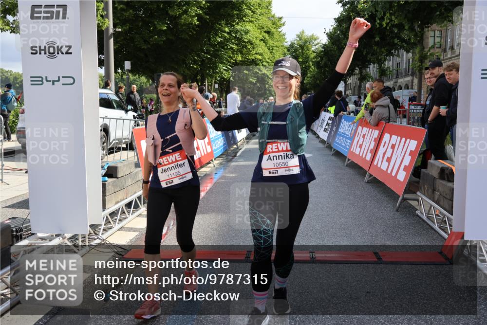 14.06.2026 - REWE Women's Run Strokosch-Dieckow http://msf.ph/oto/9787315 14.06.2026 10:15:02 Ziel 10064, 10550, 11195 meine-sportfotos.de