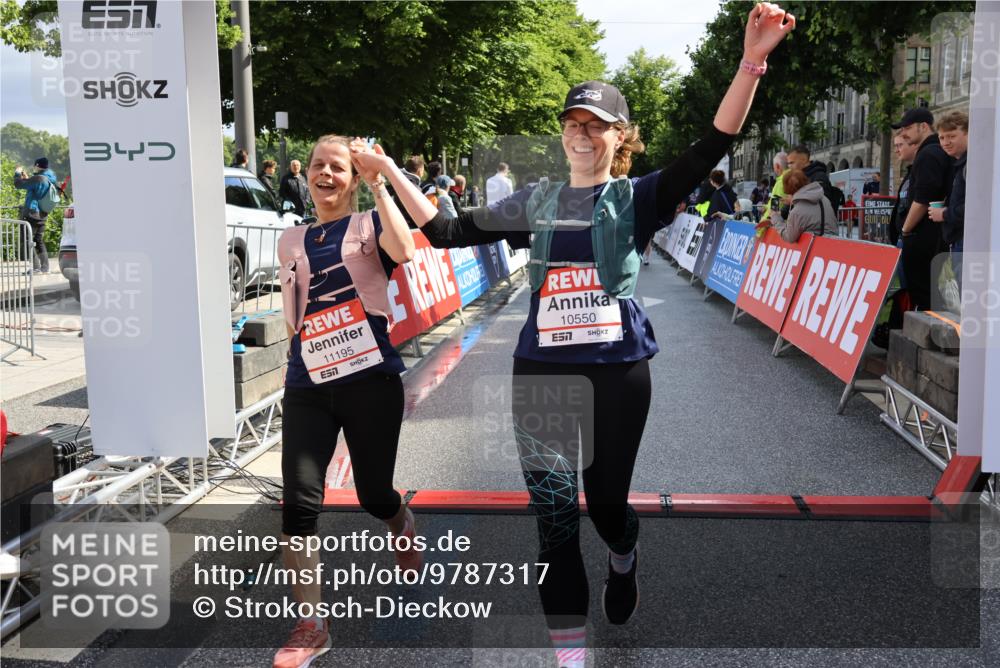 14.06.2026 - REWE Women's Run Strokosch-Dieckow http://msf.ph/oto/9787317 14.06.2026 10:15:02 Ziel 10064, 10550, 11195 meine-sportfotos.de