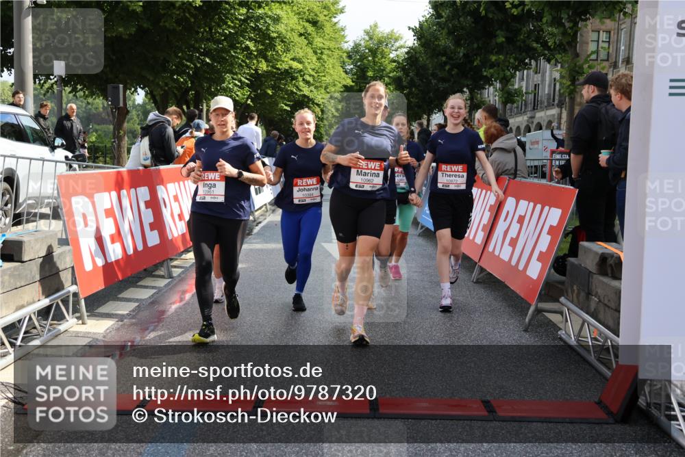 14.06.2026 - REWE Women's Run Strokosch-Dieckow http://msf.ph/oto/9787320 14.06.2026 10:15:07 Ziel 10064, 10394, 10550, 10569, 10872, 10883, 10961, 10962, 11195, 11286 meine-sportfotos.de