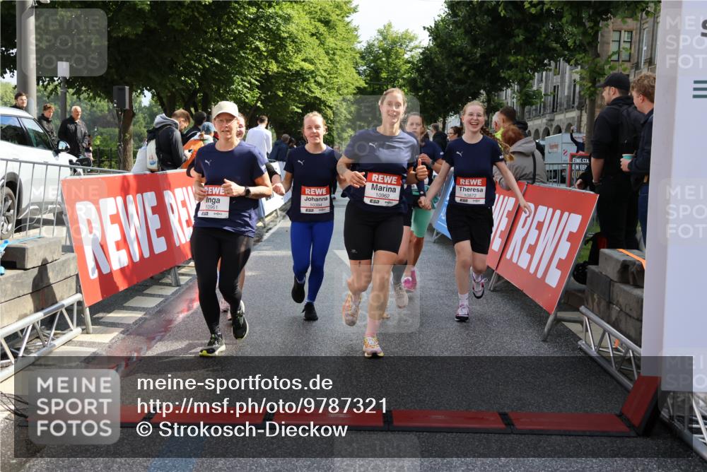 14.06.2026 - REWE Women's Run Strokosch-Dieckow http://msf.ph/oto/9787321 14.06.2026 10:15:07 Ziel 10064, 10394, 10550, 10569, 10872, 10883, 10961, 10962, 11195, 11286 meine-sportfotos.de