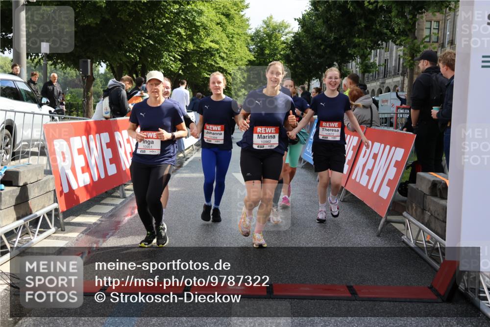 14.06.2026 - REWE Women's Run Strokosch-Dieckow http://msf.ph/oto/9787322 14.06.2026 10:15:07 Ziel 10064, 10394, 10550, 10569, 10872, 10883, 10961, 10962, 11195, 11286 meine-sportfotos.de
