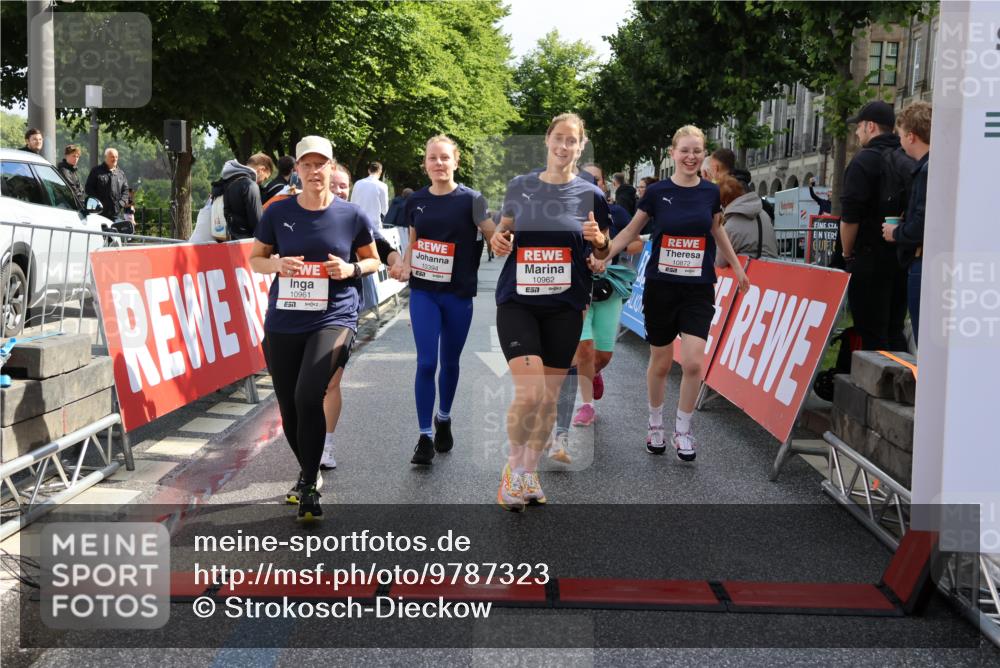14.06.2026 - REWE Women's Run Strokosch-Dieckow http://msf.ph/oto/9787323 14.06.2026 10:15:07 Ziel 10064, 10394, 10550, 10569, 10872, 10883, 10961, 10962, 11195, 11286 meine-sportfotos.de