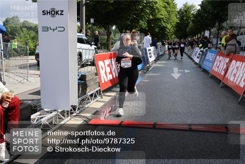 14.06.2026 - REWE Women's Run Strokosch-Dieckow http://msf.ph/oto/9787325 14.06.2026 10:15:12 Ziel 10374, 10394, 10569, 10689, 10872, 10883, 10961, 10962, 11286 meine-sportfotos.de