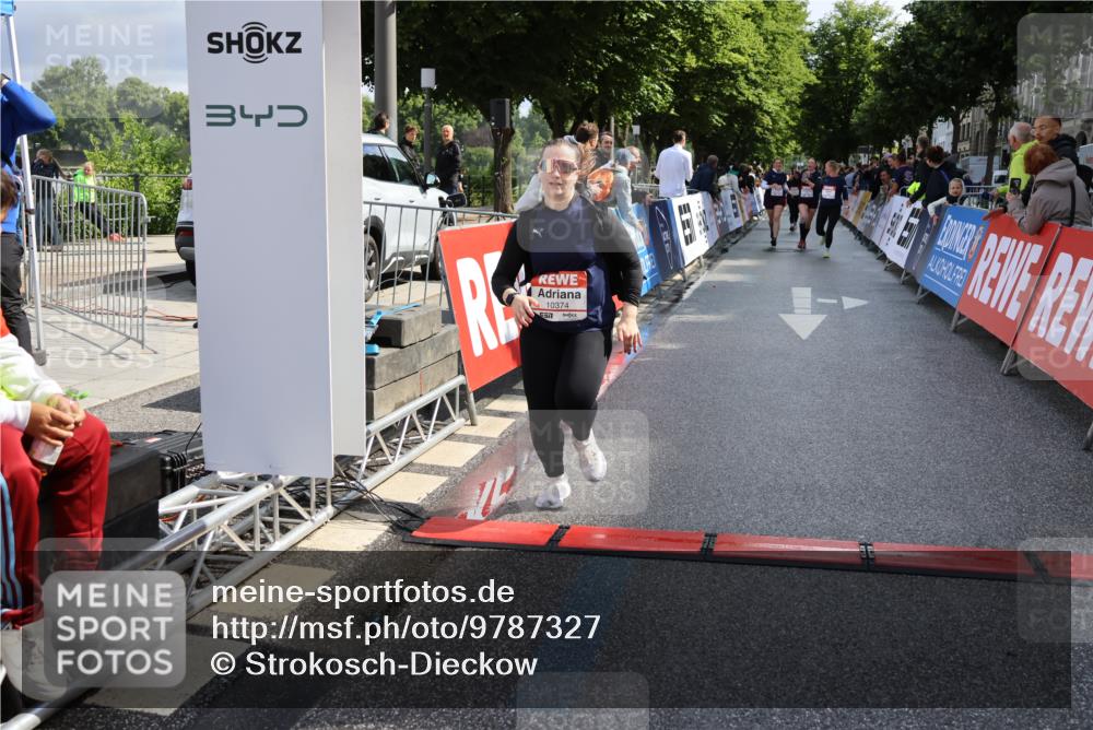 14.06.2026 - REWE Women's Run Strokosch-Dieckow http://msf.ph/oto/9787327 14.06.2026 10:15:12 Ziel 10374, 10394, 10569, 10689, 10872, 10883, 10961, 10962, 11286 meine-sportfotos.de