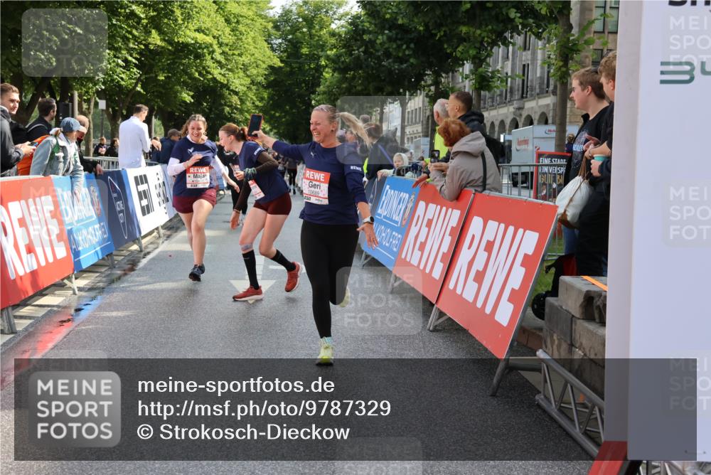 14.06.2026 - REWE Women's Run Strokosch-Dieckow http://msf.ph/oto/9787329 14.06.2026 10:15:16 Ziel 10374, 10394, 10404, 10569, 10644, 10689, 10872, 10883, 10962, 11286 meine-sportfotos.de