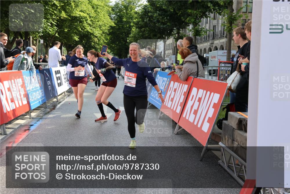 14.06.2026 - REWE Women's Run Strokosch-Dieckow http://msf.ph/oto/9787330 14.06.2026 10:15:16 Ziel 10374, 10394, 10404, 10569, 10644, 10689, 10872, 10883, 10962, 11286 meine-sportfotos.de