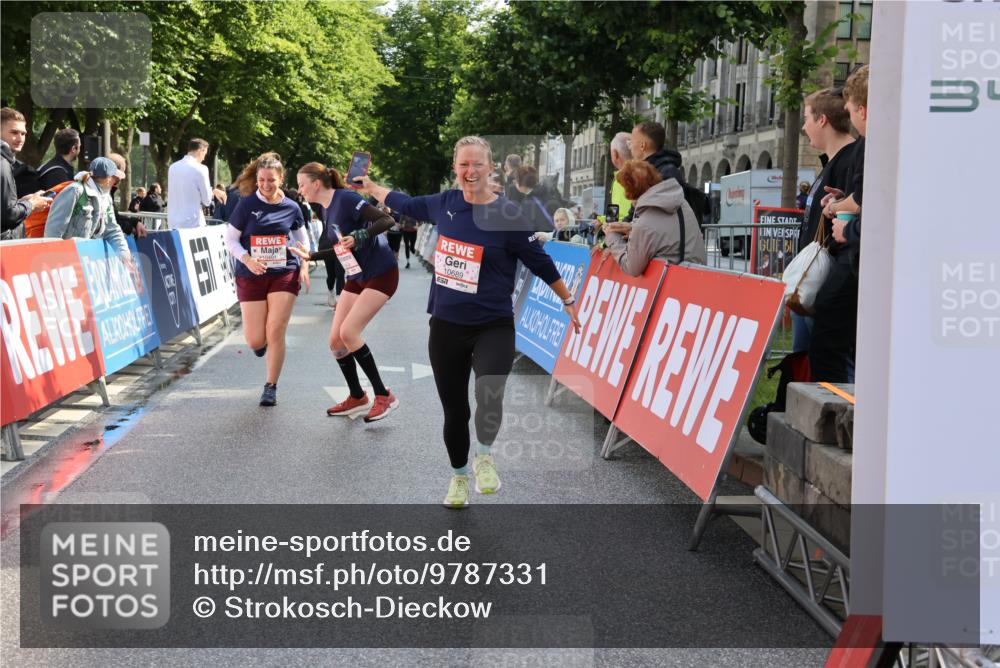 14.06.2026 - REWE Women's Run Strokosch-Dieckow http://msf.ph/oto/9787331 14.06.2026 10:15:16 Ziel 10374, 10394, 10404, 10569, 10644, 10689, 10872, 10883, 10962, 11286 meine-sportfotos.de