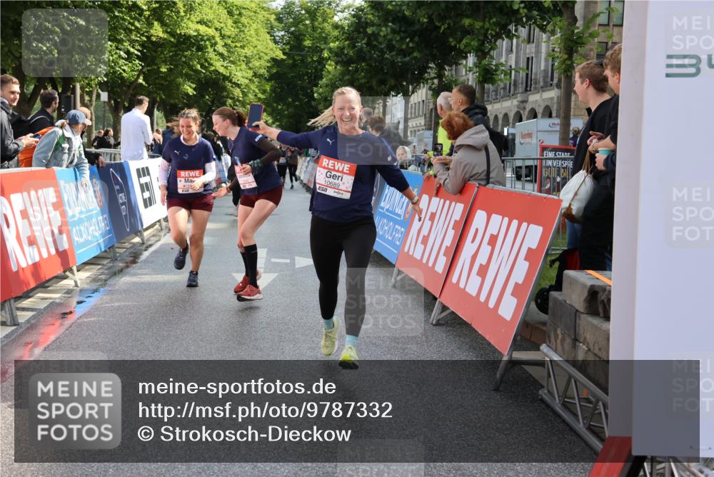 14.06.2026 - REWE Women's Run Strokosch-Dieckow http://msf.ph/oto/9787332 14.06.2026 10:15:16 Ziel 10374, 10394, 10404, 10569, 10644, 10689, 10872, 10883, 10962, 11286 meine-sportfotos.de