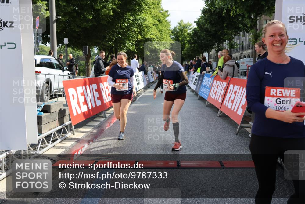 14.06.2026 - REWE Women's Run Strokosch-Dieckow http://msf.ph/oto/9787333 14.06.2026 10:15:17 Ziel 10374, 10404, 10644, 10689, 11398 meine-sportfotos.de