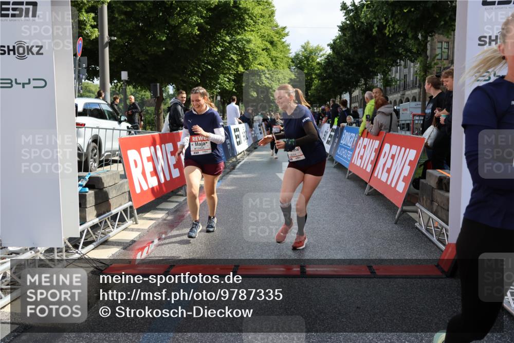 14.06.2026 - REWE Women's Run Strokosch-Dieckow http://msf.ph/oto/9787335 14.06.2026 10:15:17 Ziel 10374, 10404, 10644, 10689, 11398 meine-sportfotos.de