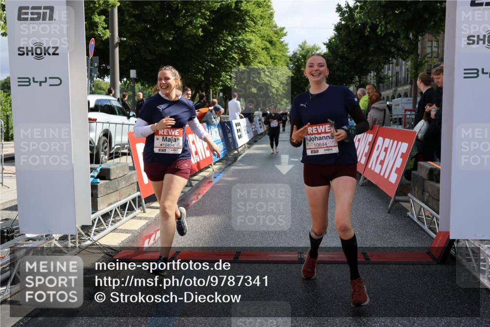 14.06.2026 - REWE Women's Run Strokosch-Dieckow http://msf.ph/oto/9787341 14.06.2026 10:15:18 Ziel 10374, 10404, 10644, 10689, 11398 meine-sportfotos.de