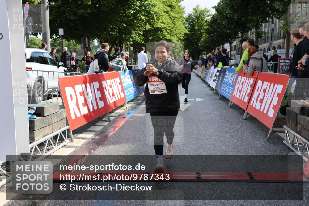 14.06.2026 - REWE Women's Run Strokosch-Dieckow http://msf.ph/oto/9787343 14.06.2026 10:15:21 Ziel 10404, 10644, 10689, 11120, 11398 meine-sportfotos.de