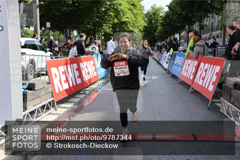 14.06.2026 - REWE Women's Run Strokosch-Dieckow http://msf.ph/oto/9787344 14.06.2026 10:15:21 Ziel 10404, 10644, 10689, 11120, 11398 meine-sportfotos.de