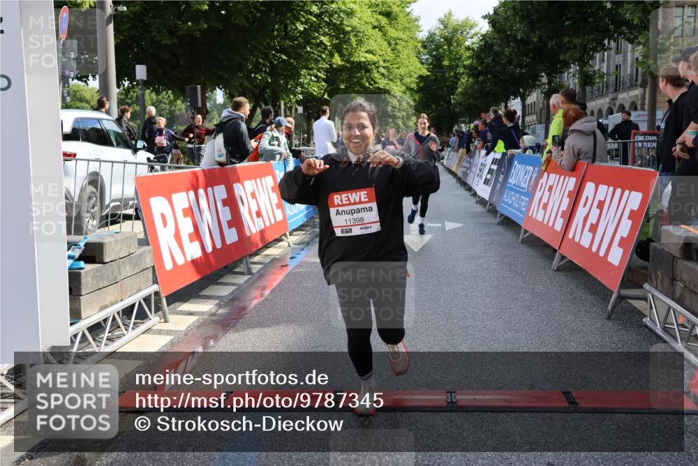 14.06.2026 - REWE Women's Run Strokosch-Dieckow http://msf.ph/oto/9787345 14.06.2026 10:15:22 Ziel 10404, 10523, 10644, 10689, 11120, 11398 meine-sportfotos.de