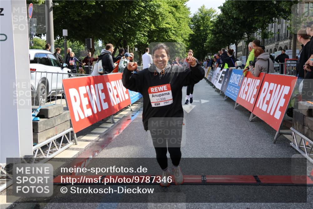 14.06.2026 - REWE Women's Run Strokosch-Dieckow http://msf.ph/oto/9787346 14.06.2026 10:15:22 Ziel 10404, 10523, 10644, 10689, 11120, 11398 meine-sportfotos.de