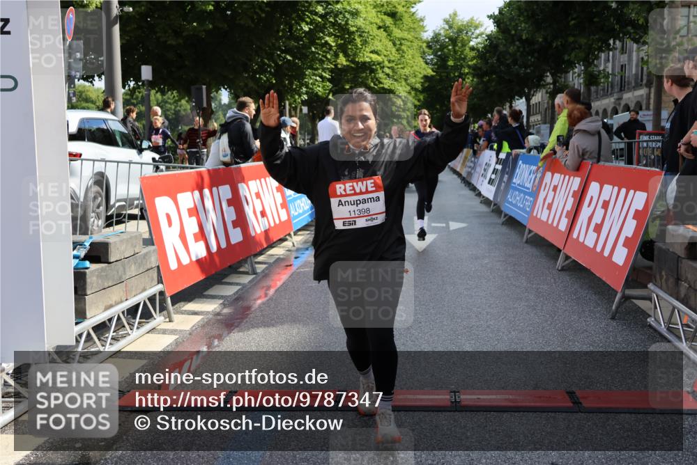 14.06.2026 - REWE Women's Run Strokosch-Dieckow http://msf.ph/oto/9787347 14.06.2026 10:15:22 Ziel 10404, 10523, 10644, 10689, 11120, 11398 meine-sportfotos.de