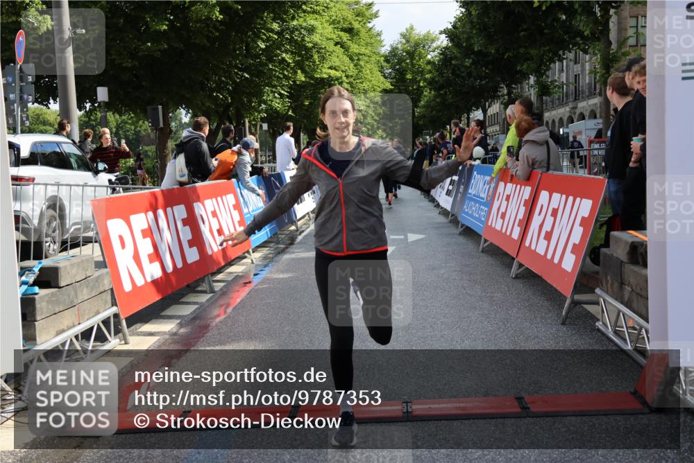 14.06.2026 - REWE Women's Run Strokosch-Dieckow http://msf.ph/oto/9787353 14.06.2026 10:15:23 Ziel 10404, 10523, 10644, 10689, 11120, 11398 meine-sportfotos.de