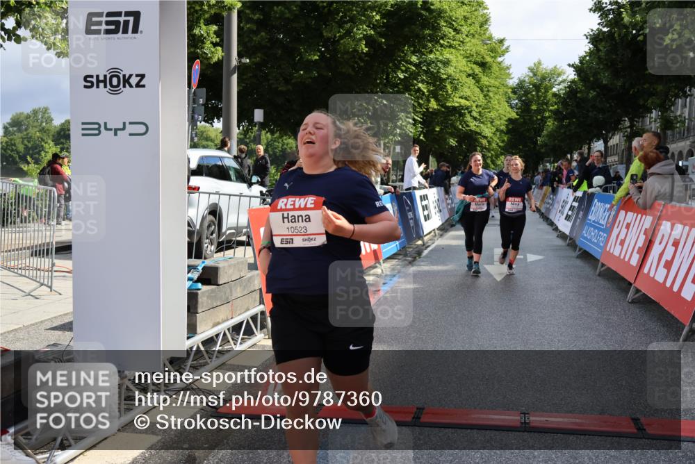 14.06.2026 - REWE Women's Run Strokosch-Dieckow http://msf.ph/oto/9787360 14.06.2026 10:15:26 Ziel 10523, 10577, 10758, 11120, 11398, 11430 meine-sportfotos.de