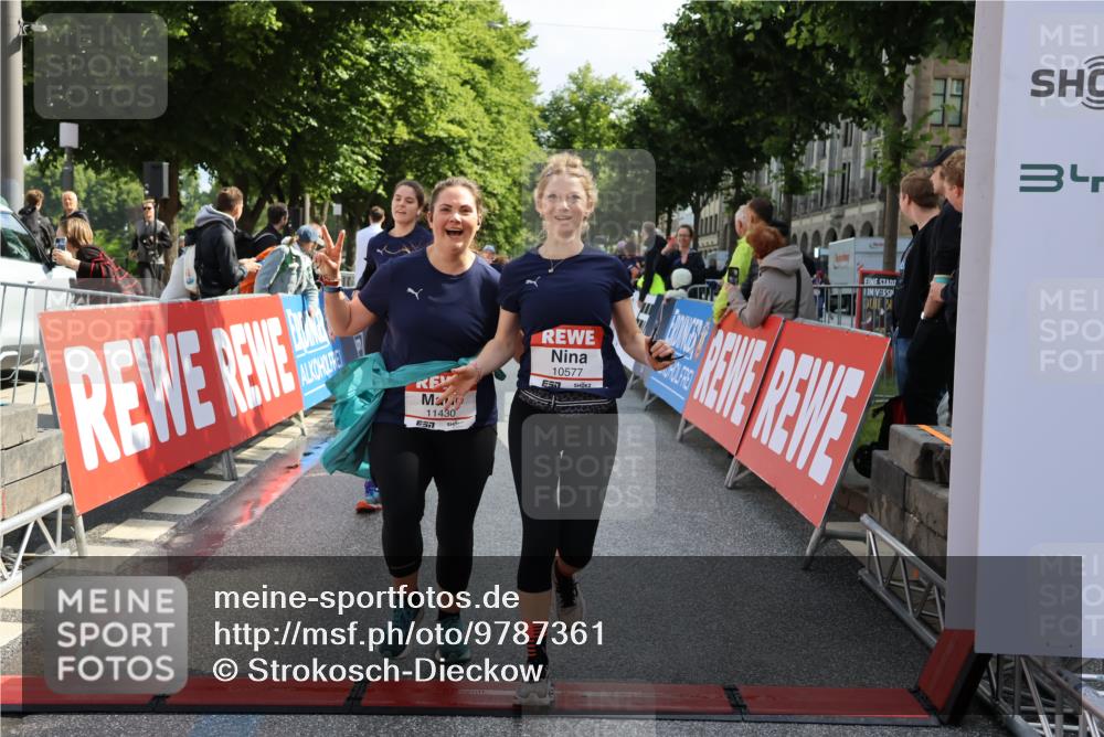 14.06.2026 - REWE Women's Run Strokosch-Dieckow http://msf.ph/oto/9787361 14.06.2026 10:15:29 Ziel 10523, 10577, 10758, 11120, 11151, 11398, 11430 meine-sportfotos.de