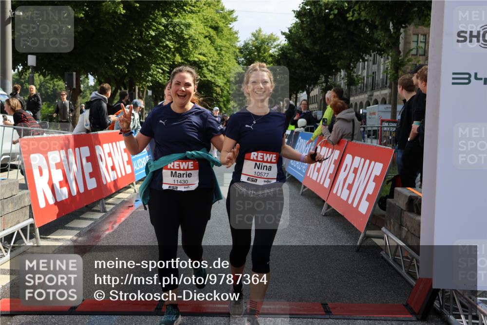 14.06.2026 - REWE Women's Run Strokosch-Dieckow http://msf.ph/oto/9787364 14.06.2026 10:15:29 Ziel 10523, 10577, 10758, 11120, 11151, 11398, 11430 meine-sportfotos.de