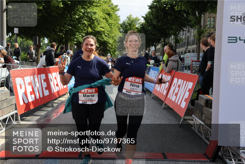 14.06.2026 - REWE Women's Run Strokosch-Dieckow http://msf.ph/oto/9787365 14.06.2026 10:15:29 Ziel 10523, 10577, 10758, 11120, 11151, 11398, 11430 meine-sportfotos.de