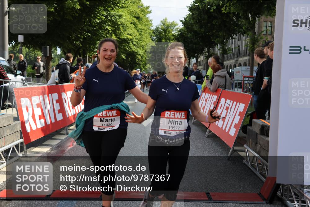 14.06.2026 - REWE Women's Run Strokosch-Dieckow http://msf.ph/oto/9787367 14.06.2026 10:15:29 Ziel 10523, 10577, 10758, 11120, 11151, 11398, 11430 meine-sportfotos.de